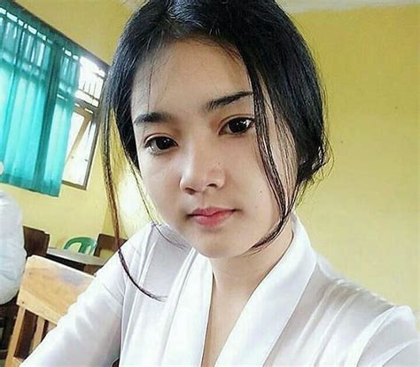 Nikmatnya Memek Perawan Gadis SMA Cerita Dewasa Ngentot。